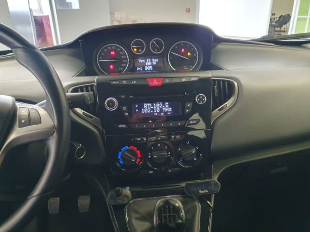 Lancia Ypsilon usata a Torino (13)