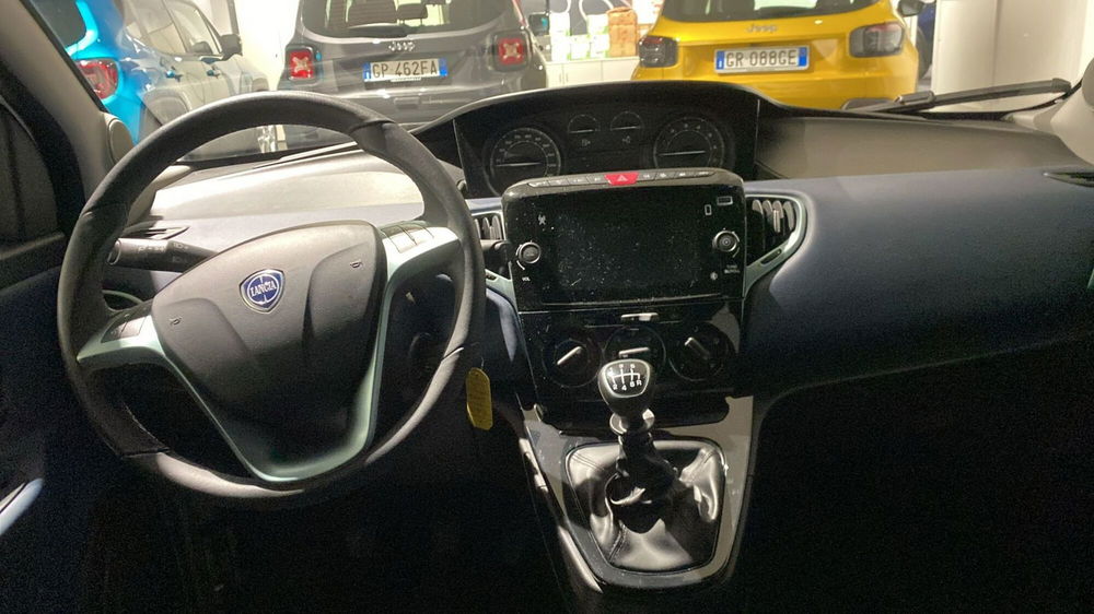 Lancia Ypsilon usata a Bergamo (14)