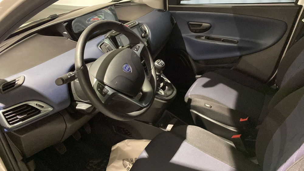 Lancia Ypsilon usata a Bergamo (16)