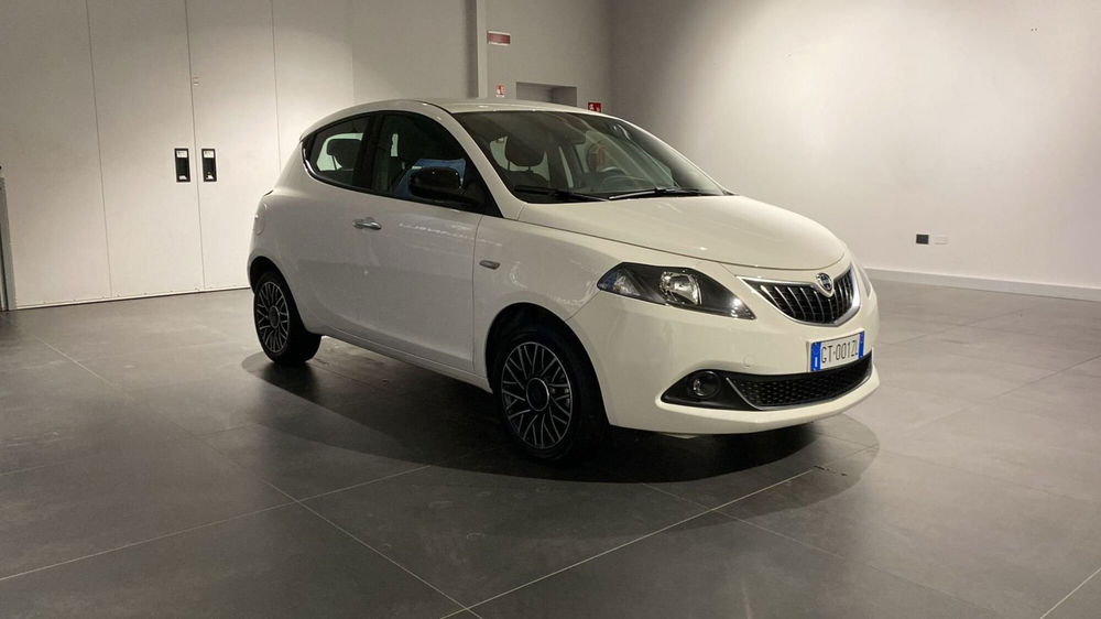 Lancia Ypsilon usata a Bergamo (5)