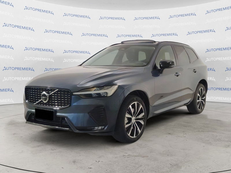 Volvo XC60 B4 (d) AWD automatico Ultimate Dark del 2023 usata a Como