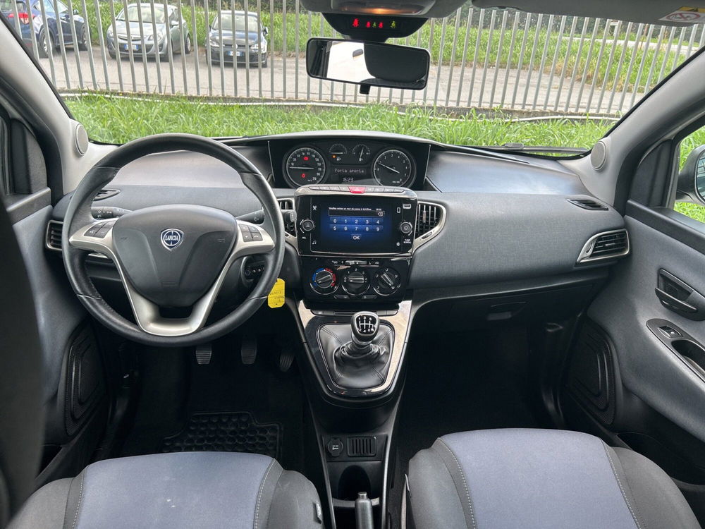 Lancia Ypsilon usata a Bergamo (11)