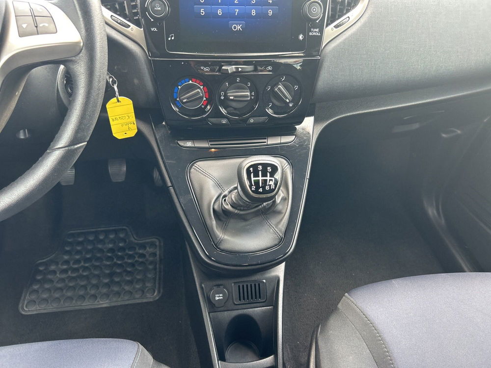 Lancia Ypsilon usata a Bergamo (14)