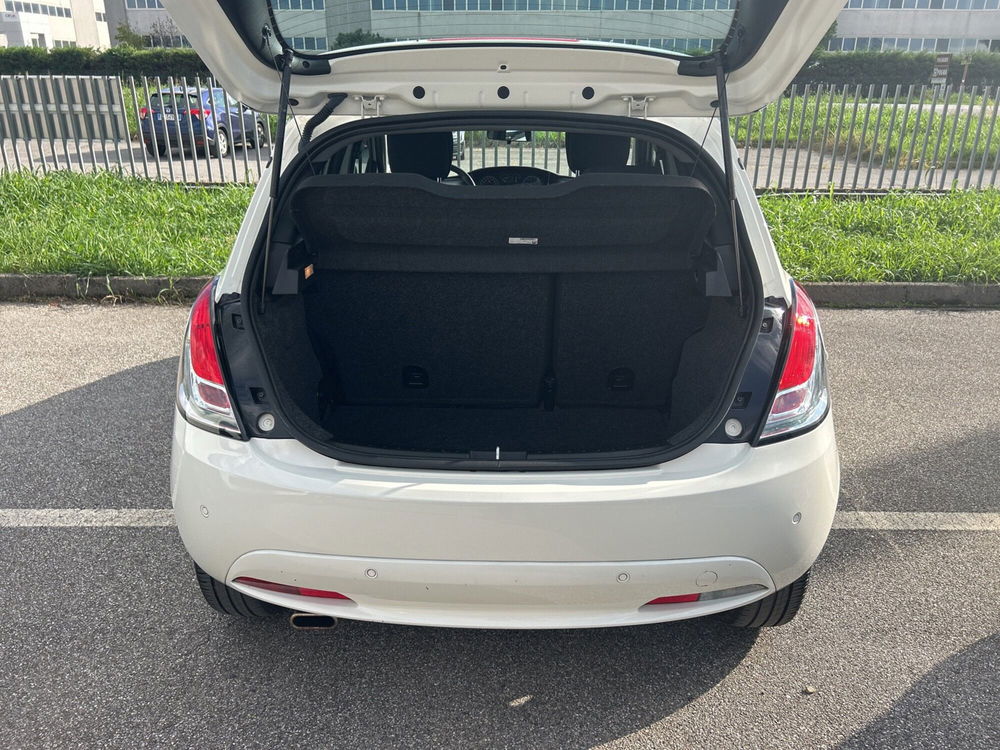 Lancia Ypsilon usata a Bergamo (9)