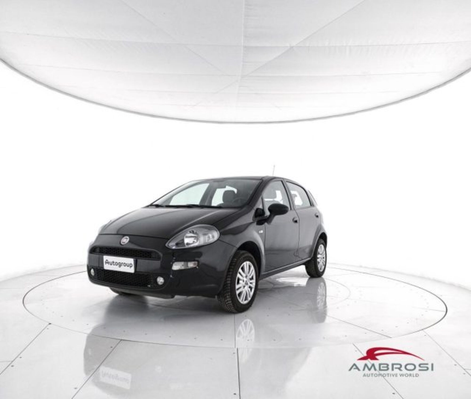 Fiat Punto 1.4 8V 5 porte Natural Power Street  del 2013 usata a Corciano