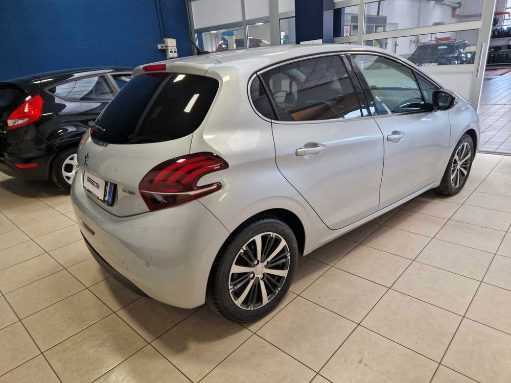 Peugeot 208 usata a Varese (6)