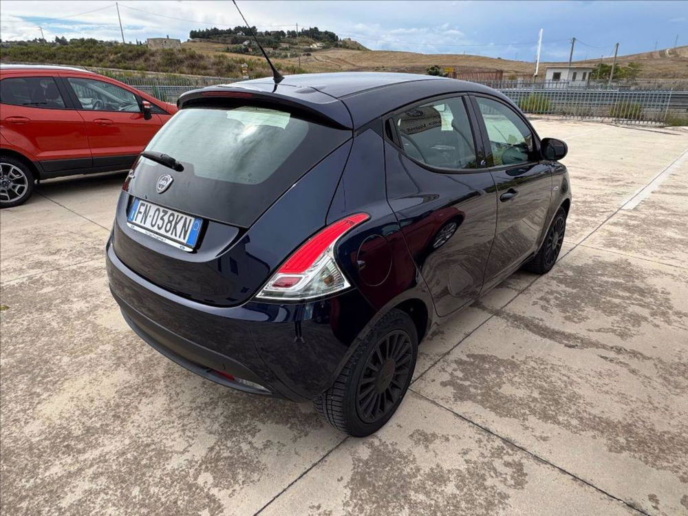 Lancia Ypsilon usata a Matera (3)