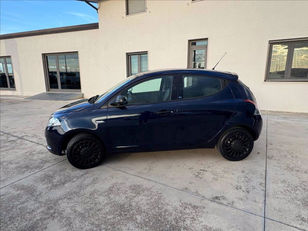 Lancia Ypsilon usata a Matera (6)