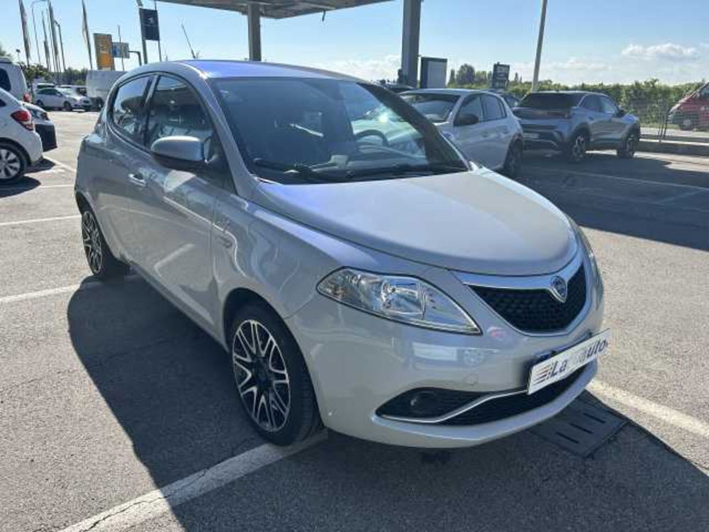 Lancia Ypsilon usata a Ravenna (3)