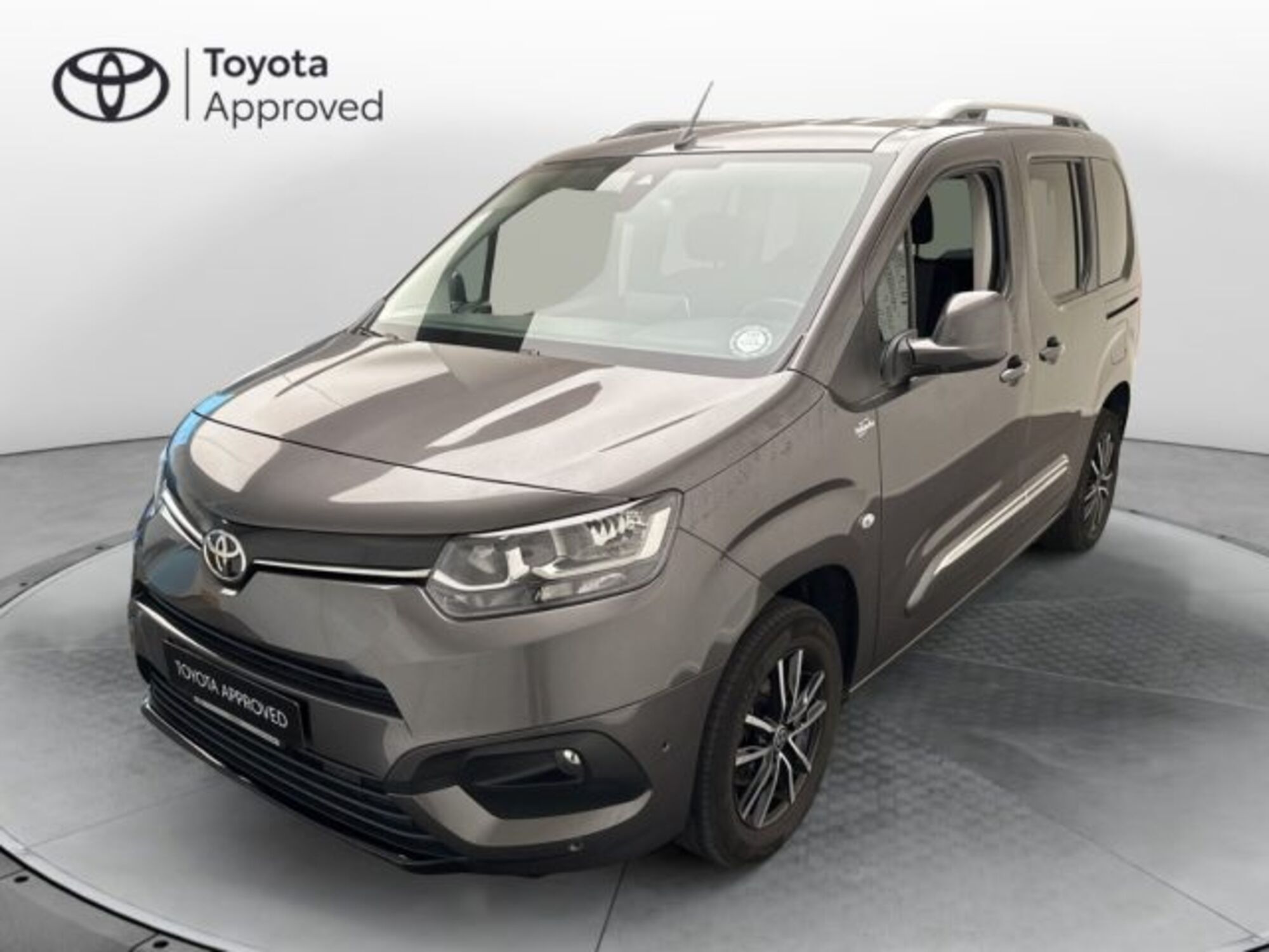 Toyota Proace City Verso City Verso 1.5D 100 CV S&amp;S Short D Executive  del 2021 usata a Cuneo