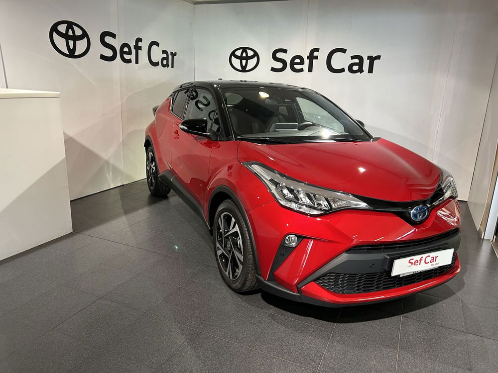 Toyota Toyota C-HR nuova a Milano (3)