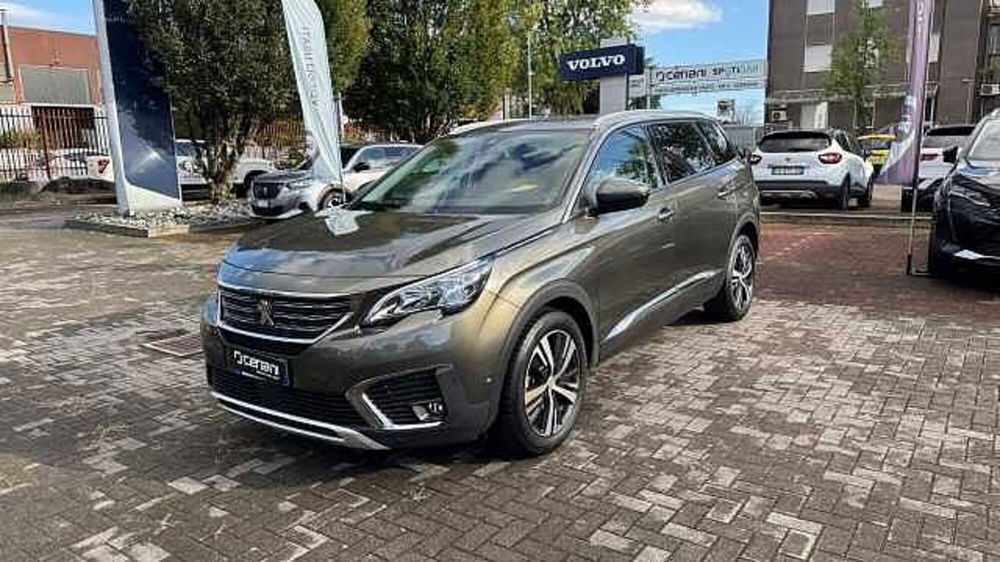 Peugeot 5008 usata a Milano