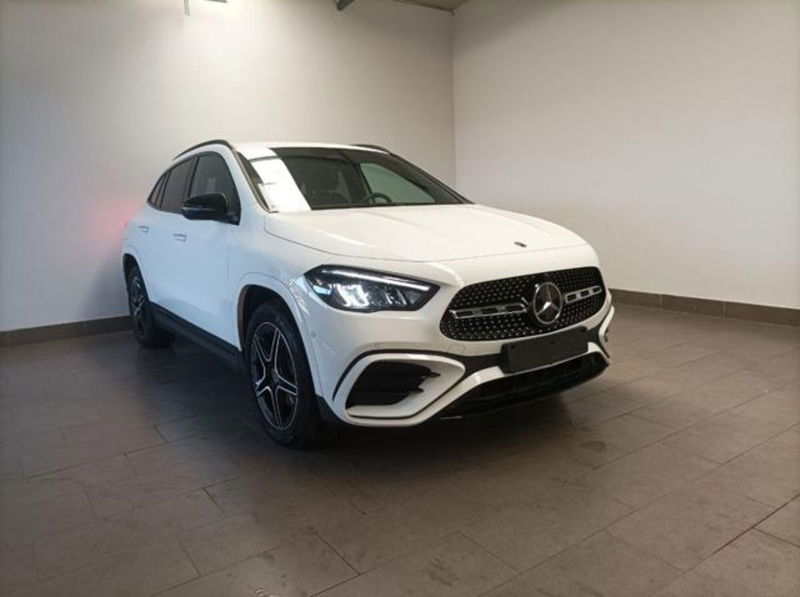 Mercedes-Benz GLA SUV 250 e phev AMG Line Advanced Plus auto del 2023 usata a Magenta