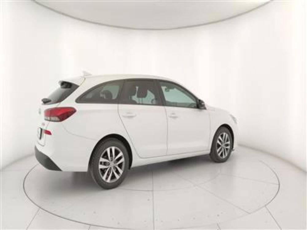 Hyundai i30 Station Wagon usata a Bari (8)