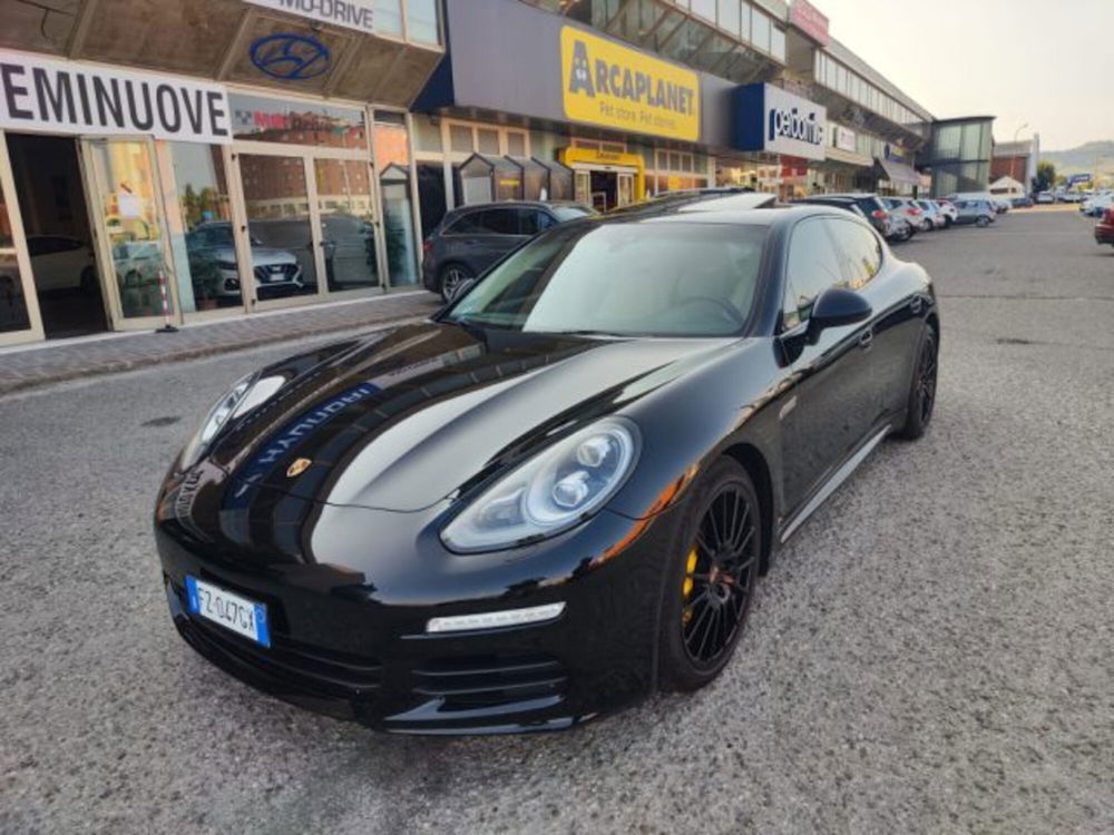 Porsche Panamera usata a Modena