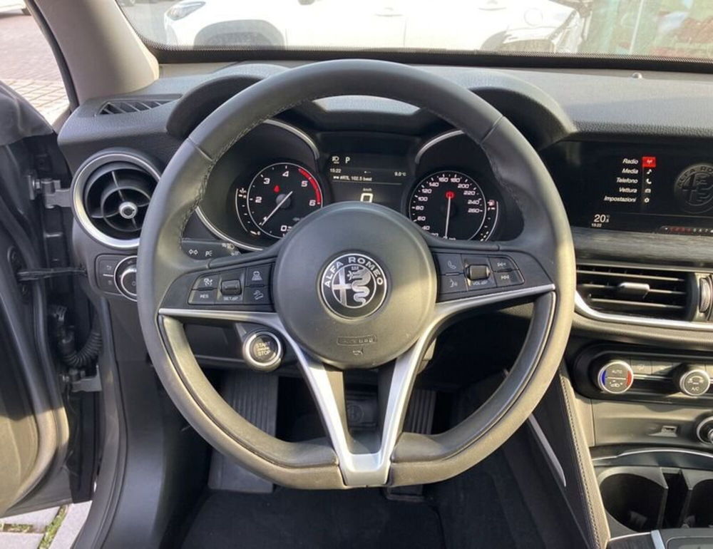 Alfa Romeo Stelvio usata a Modena (14)