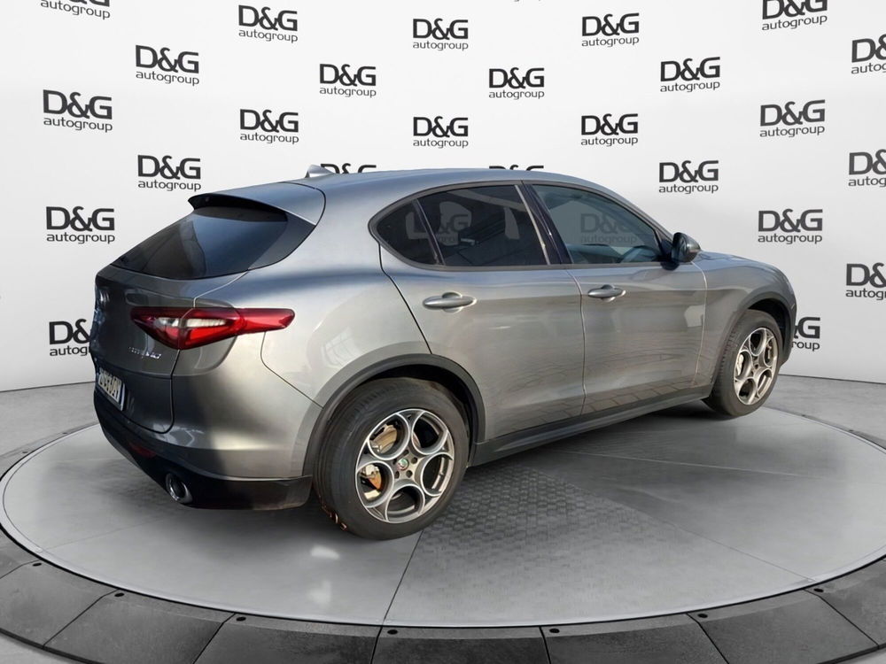 Alfa Romeo Stelvio usata a Modena (5)