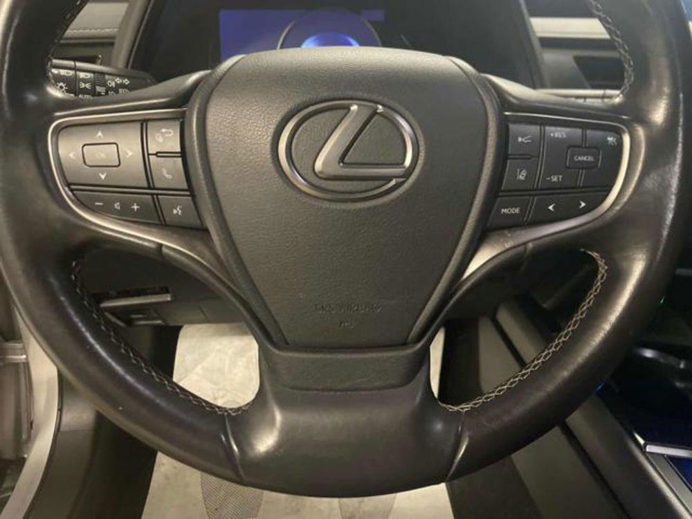 Lexus UX usata a Treviso (11)