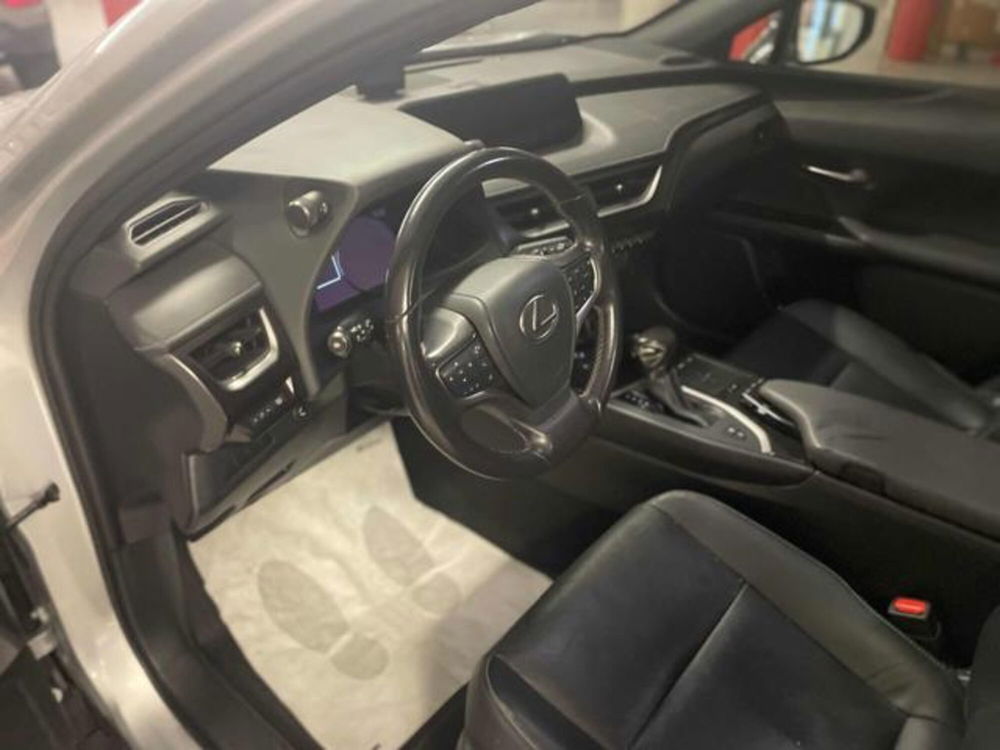 Lexus UX usata a Treviso (19)