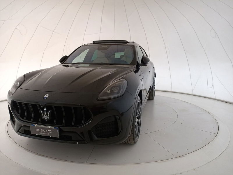 Maserati Grecale 2.0 mhev Modena 330cv auto del 2022 usata a Bari