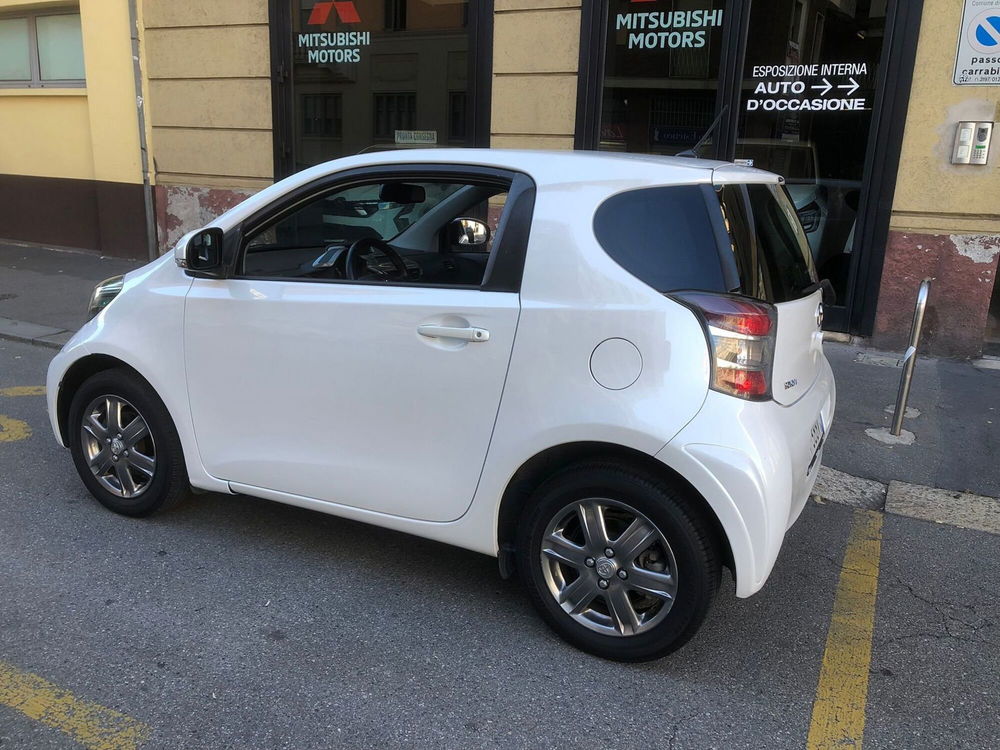 Toyota iQ usata a Milano (2)