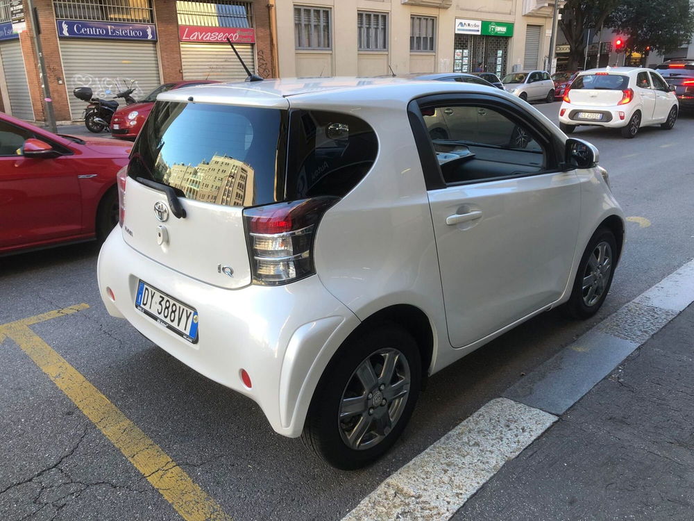 Toyota iQ usata a Milano (4)