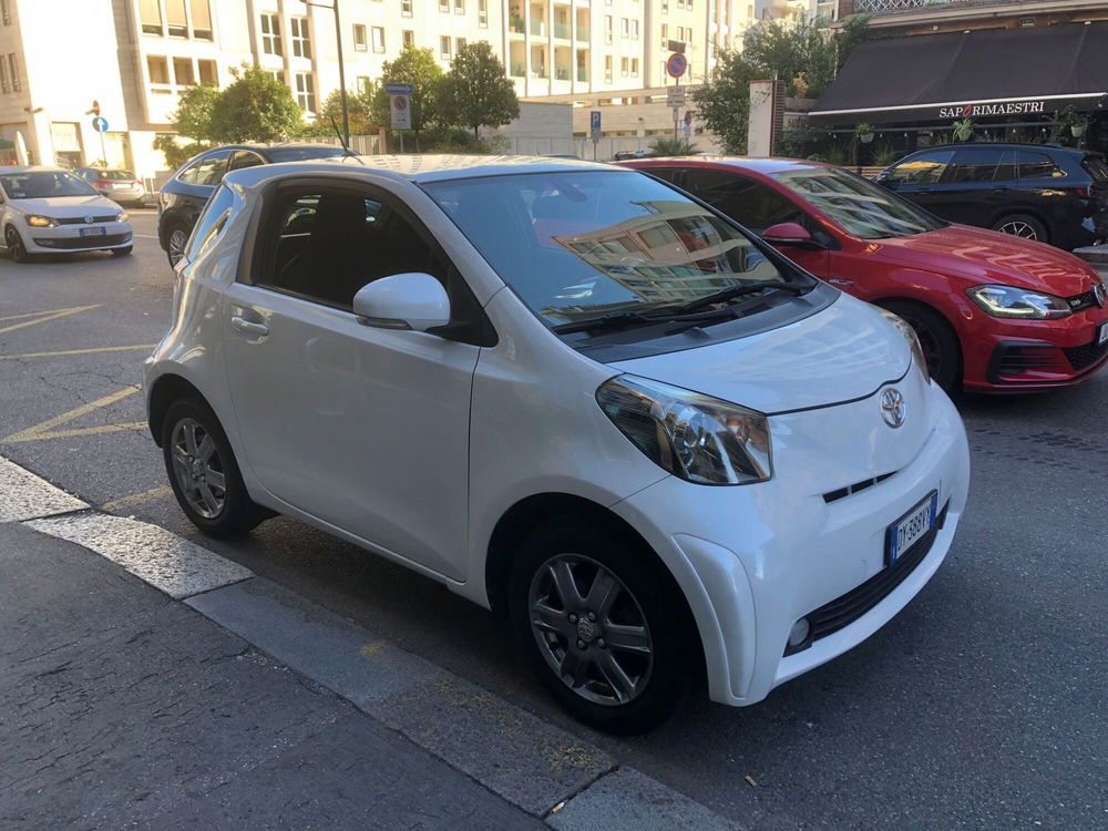 Toyota iQ usata a Milano (6)