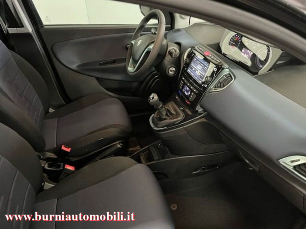 Lancia Ypsilon nuova a Milano (15)