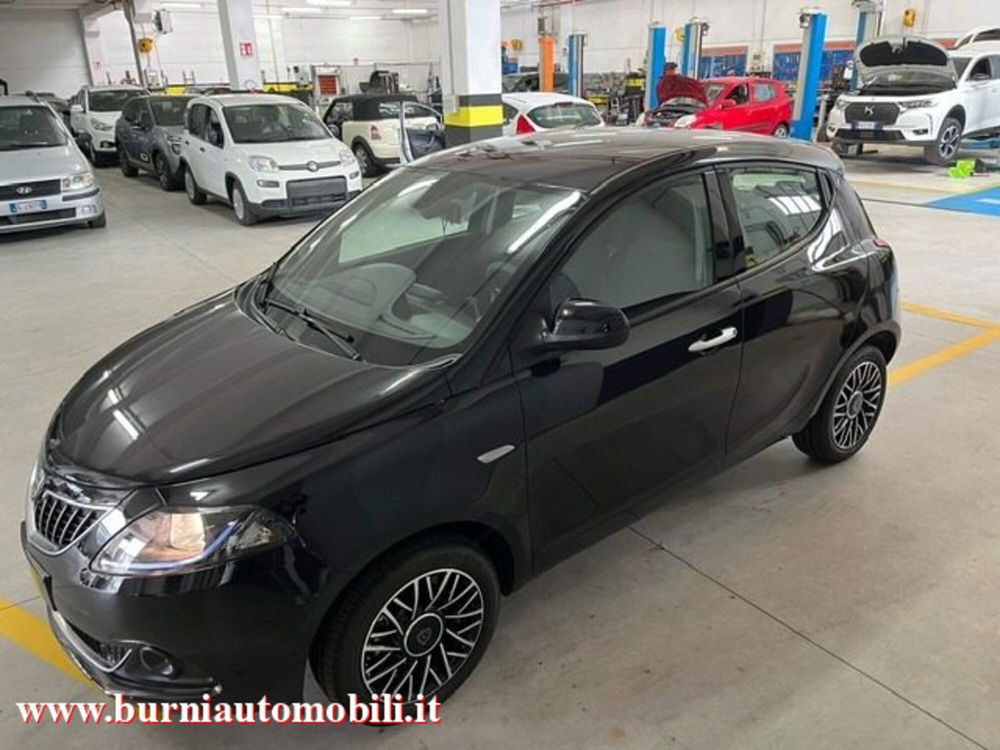 Lancia Ypsilon nuova a Milano (2)