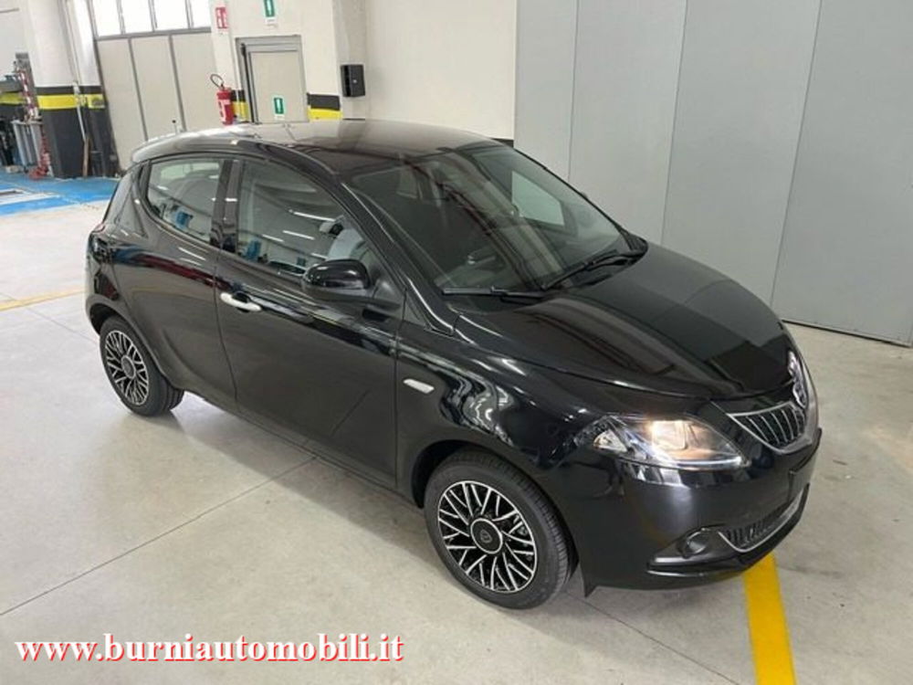 Lancia Ypsilon nuova a Milano (3)