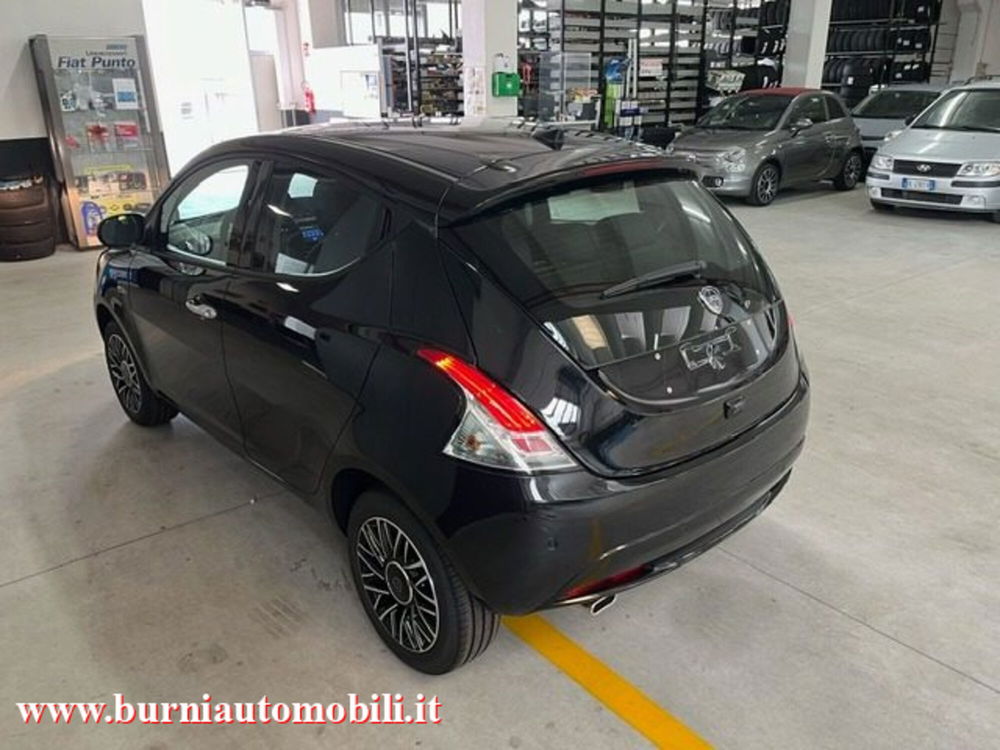 Lancia Ypsilon nuova a Milano (5)