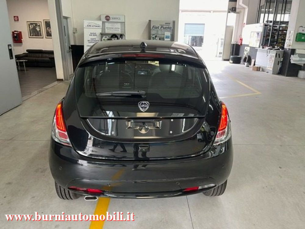 Lancia Ypsilon nuova a Milano (8)