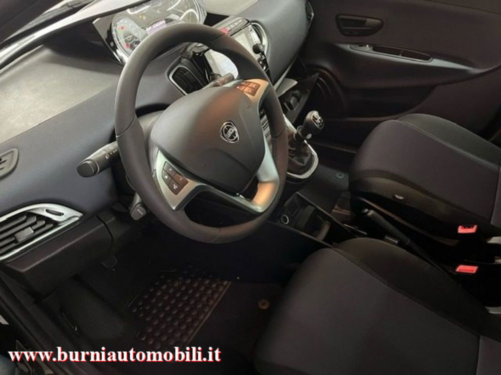 Lancia Ypsilon nuova a Milano (9)