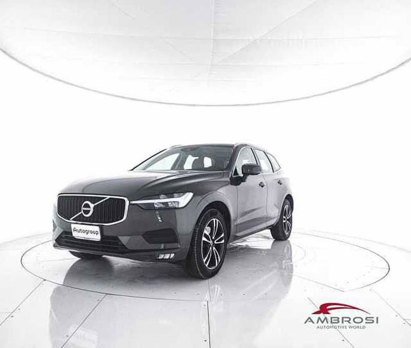 Volvo XC60 B4 (d) AWD Geartronic Momentum Pro  del 2020 usata a Corciano