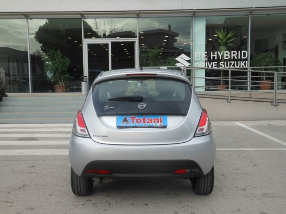 Lancia Ypsilon usata a L'Aquila (6)