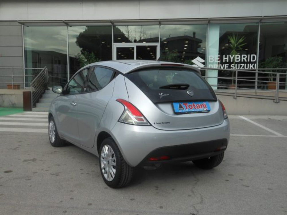 Lancia Ypsilon usata a L'Aquila (7)