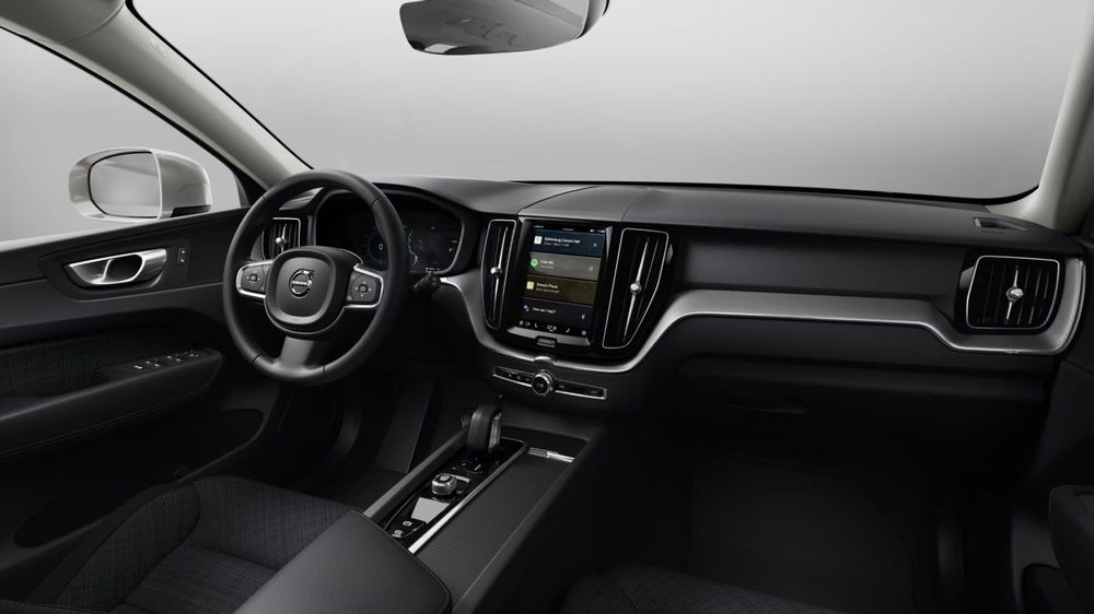 Volvo XC60 nuova a Como (11)