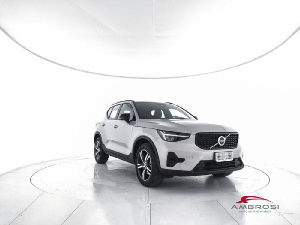 Volvo XC40 nuova a Perugia (2)