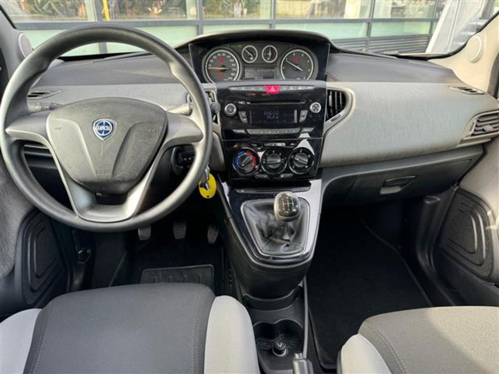 Lancia Ypsilon usata a Asti (10)