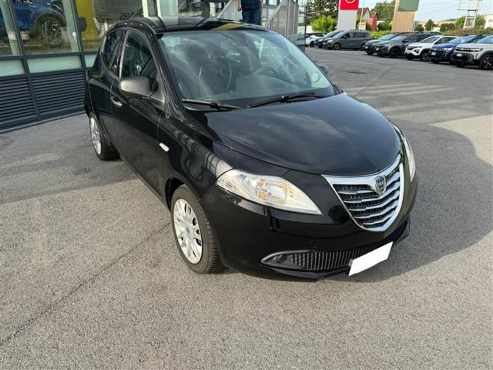 Lancia Ypsilon usata a Asti (3)