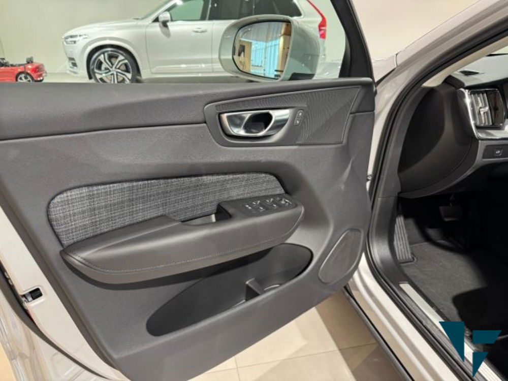 Volvo XC60 nuova a Udine (13)