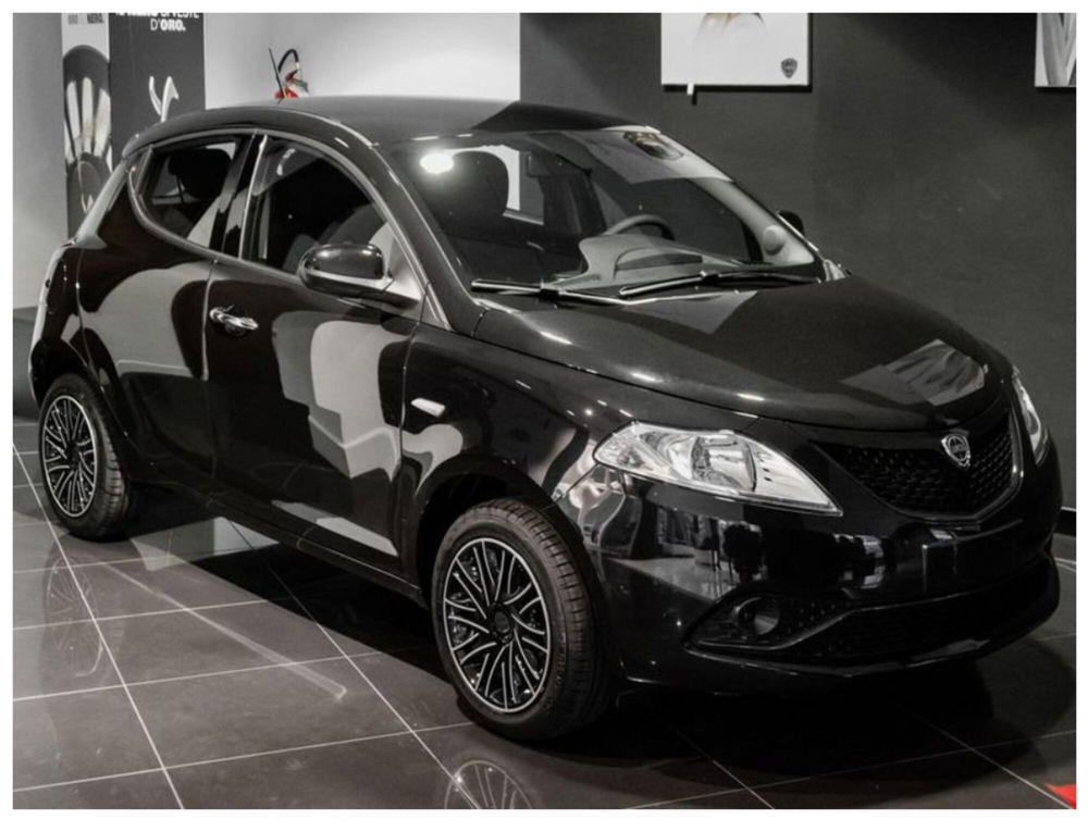 Lancia Ypsilon nuova a Prato (3)