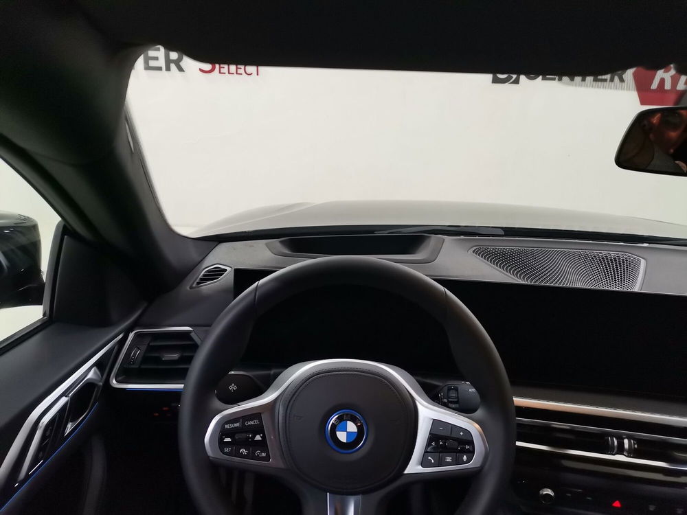 BMW i4 nuova a Salerno (11)