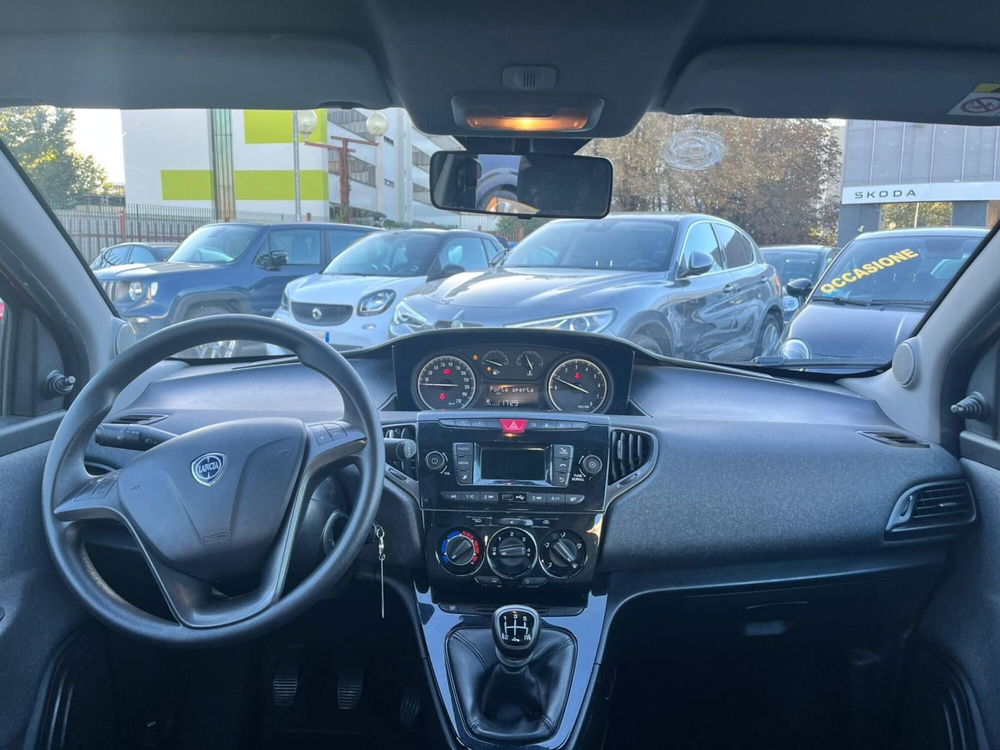 Lancia Ypsilon usata a Milano (16)