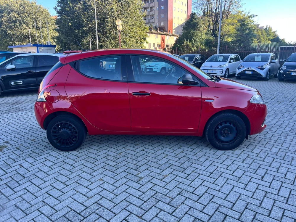 Lancia Ypsilon usata a Milano (5)