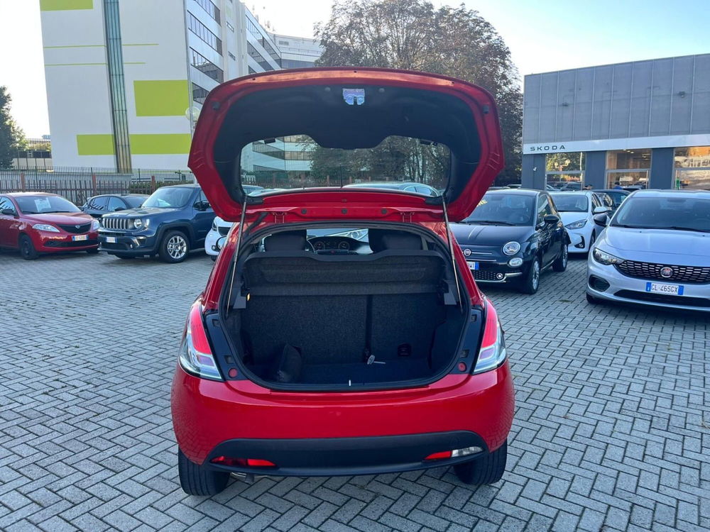 Lancia Ypsilon usata a Milano (9)