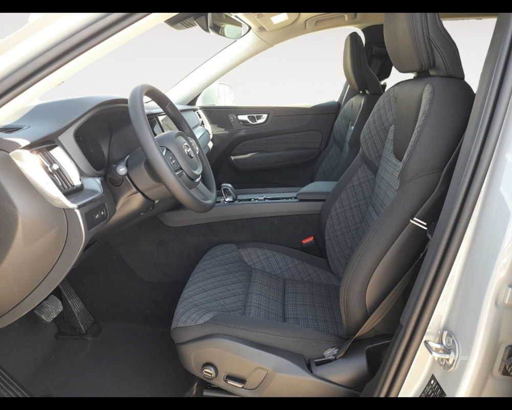 Volvo XC60 nuova a Ravenna (9)