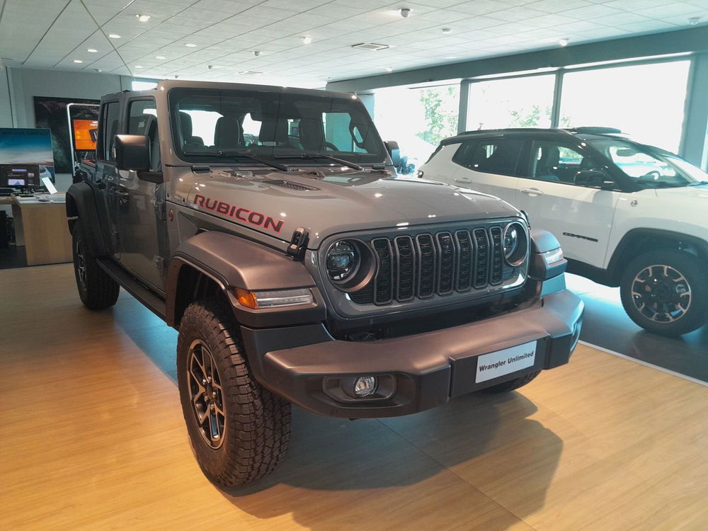 Jeep Wrangler Unlimited nuova a Ancona (3)