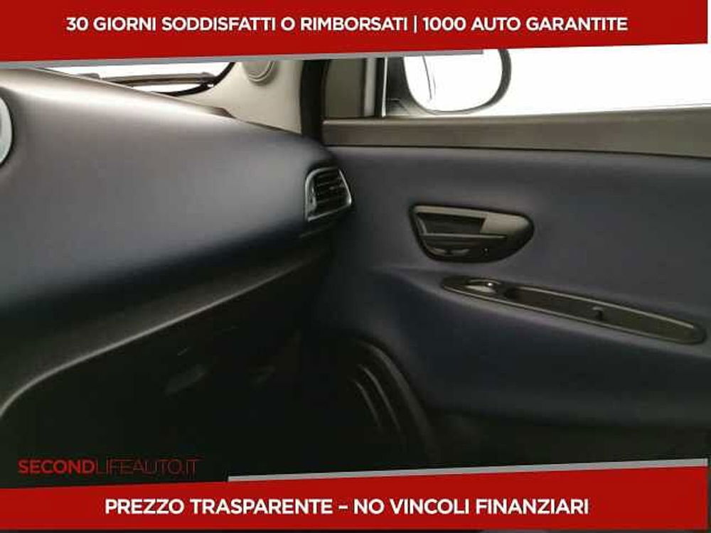 Lancia Ypsilon nuova a Chieti (16)