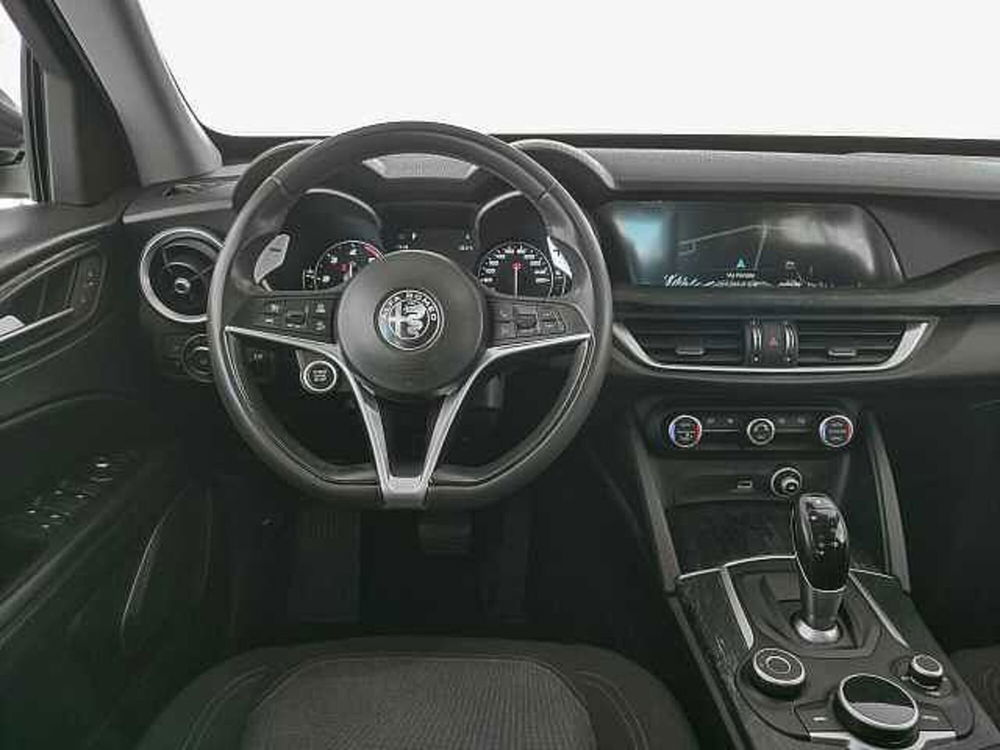 Alfa Romeo Stelvio usata a Palermo (11)